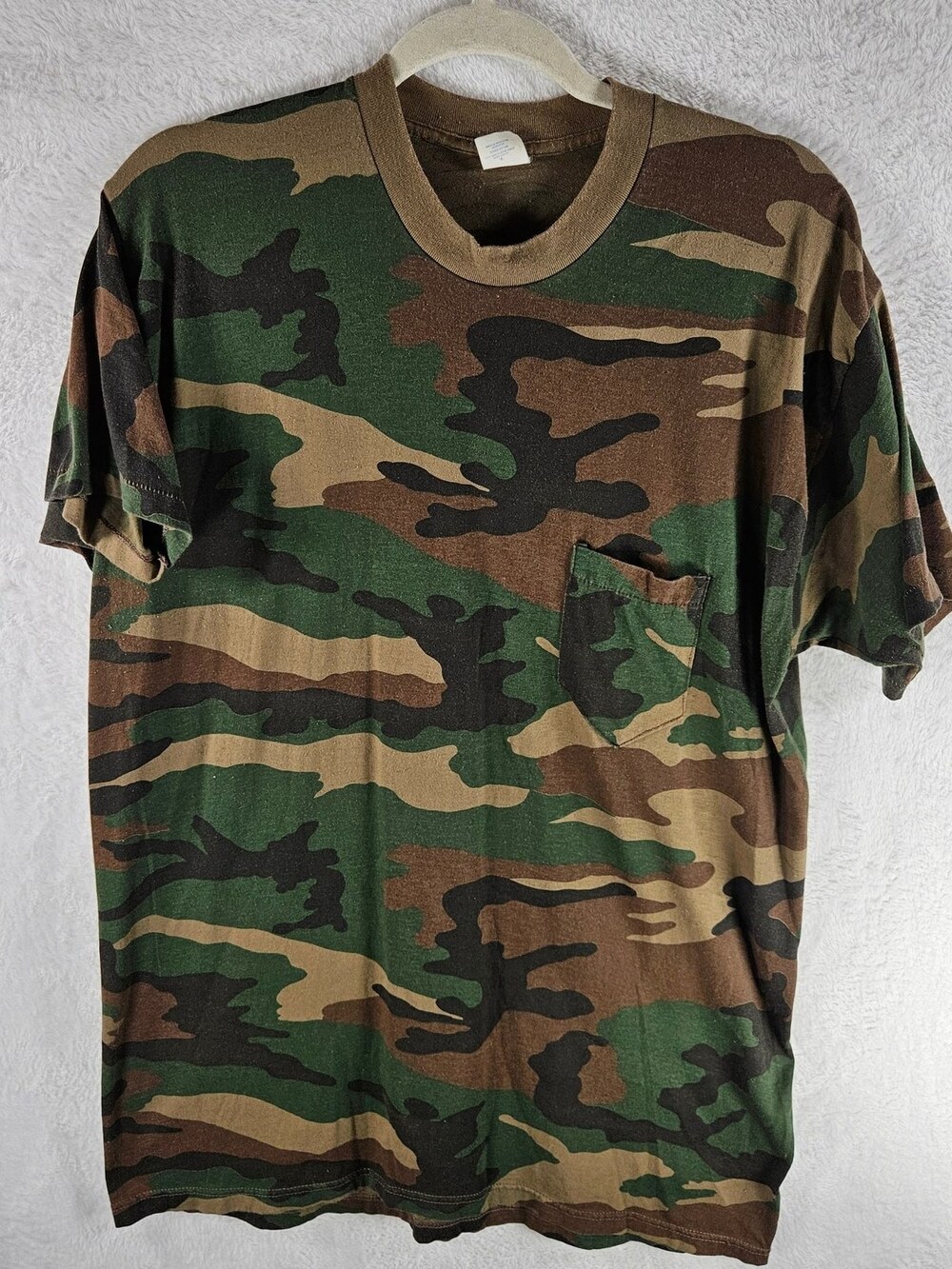 Vintage Woodland Camo Pocket T-Shirt Single Stitch Men's Size XL *Fits Medium